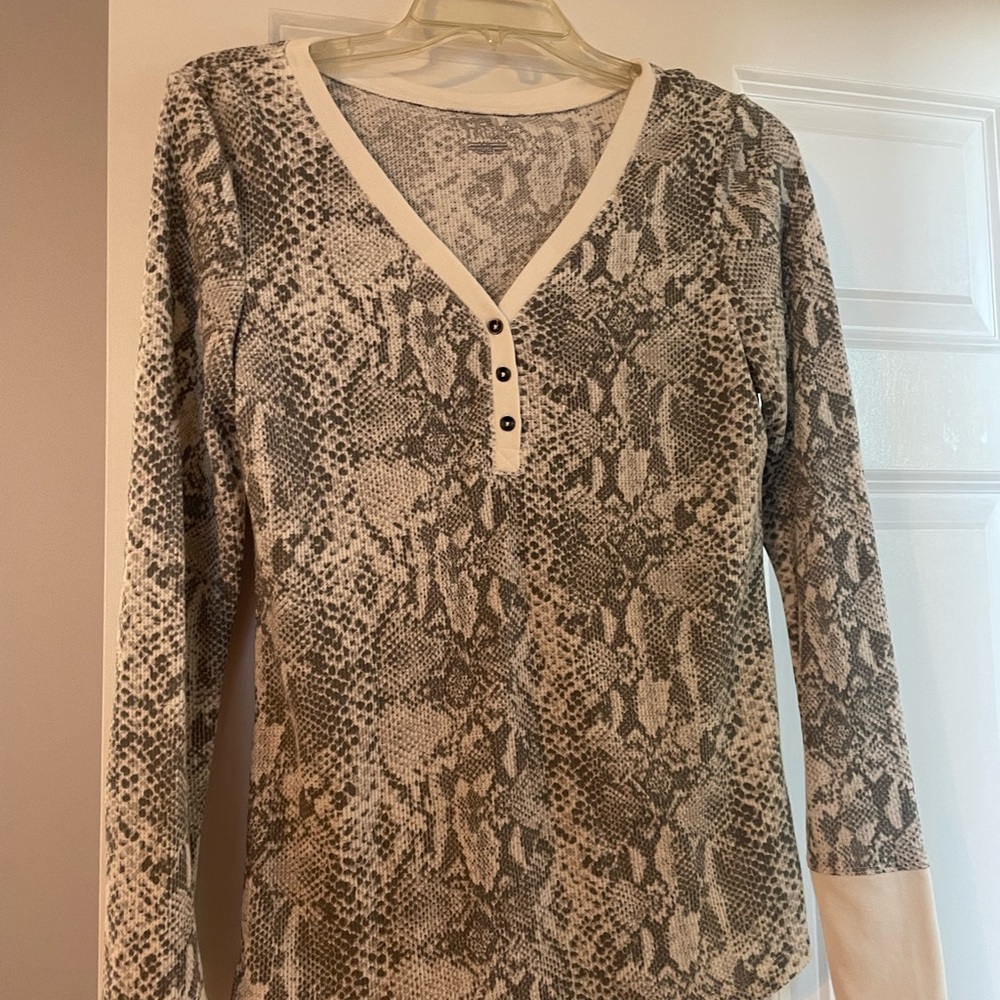 Gray and white light thermal top size 8-10 by Time and Tru